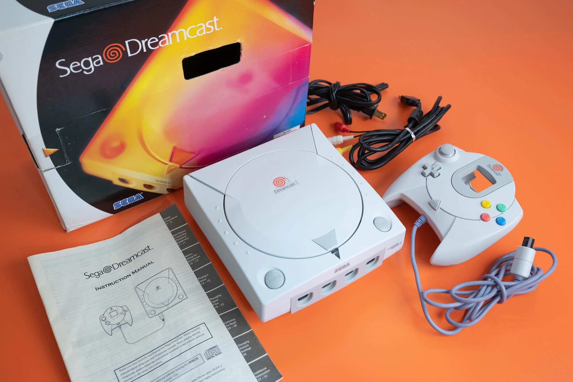 SEGA Dreamcast 本体 箱付き コントローラー付 美品 SEGA Dreamcast Console in Original Box with Manual, Controller